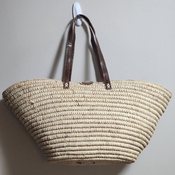 Handbags - Hand-made faux leather handle straw basket bag
